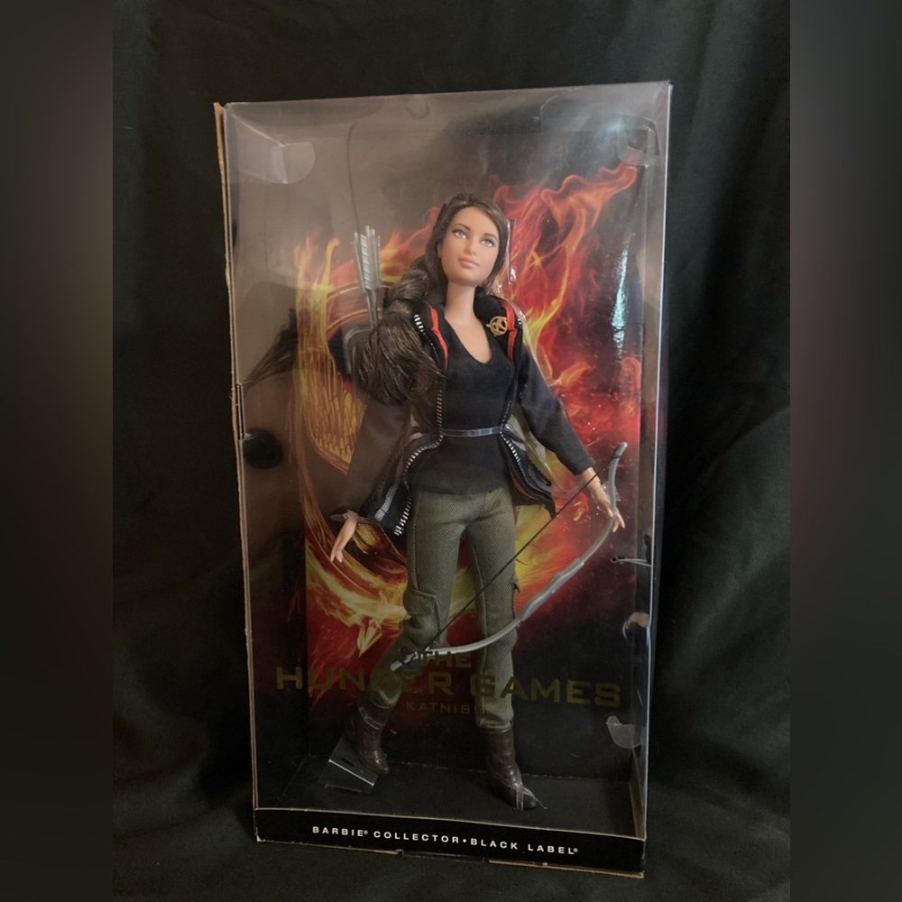 Barbie The Hunger Games Katniss Black Label Collectors Edition Doll